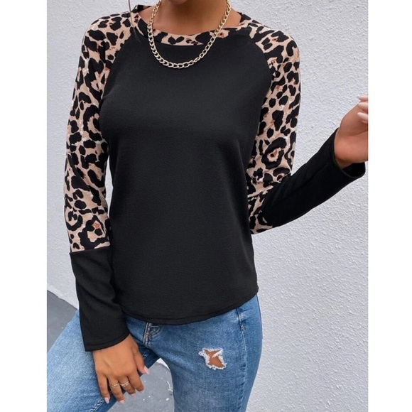 Tops - Leopard print contrast top